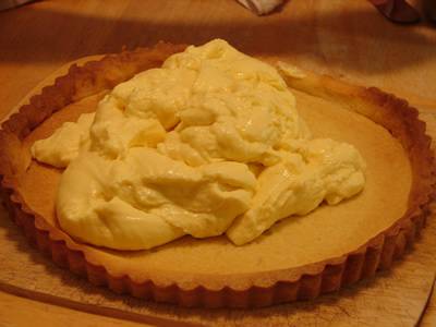 pie crust with pastry cream