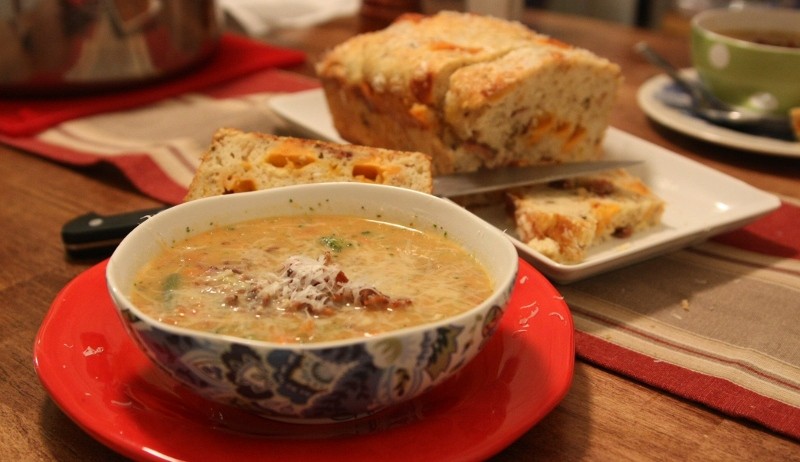 vegetable soup & cheese bread