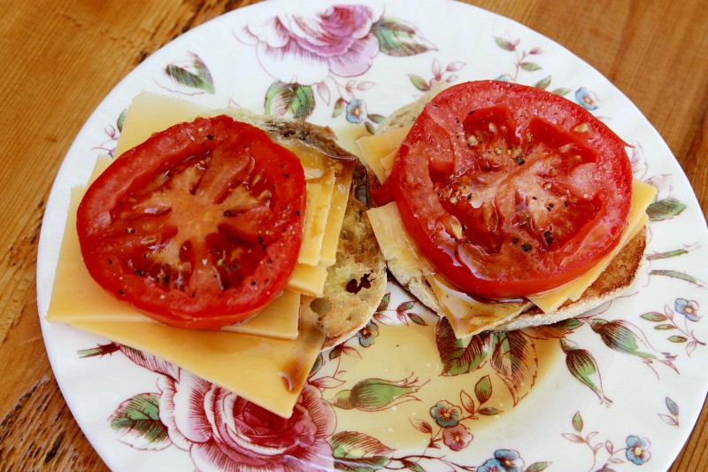 tomato & cheese on muffin