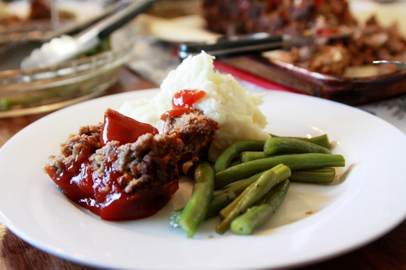 meatloaf, potatoes & string beans