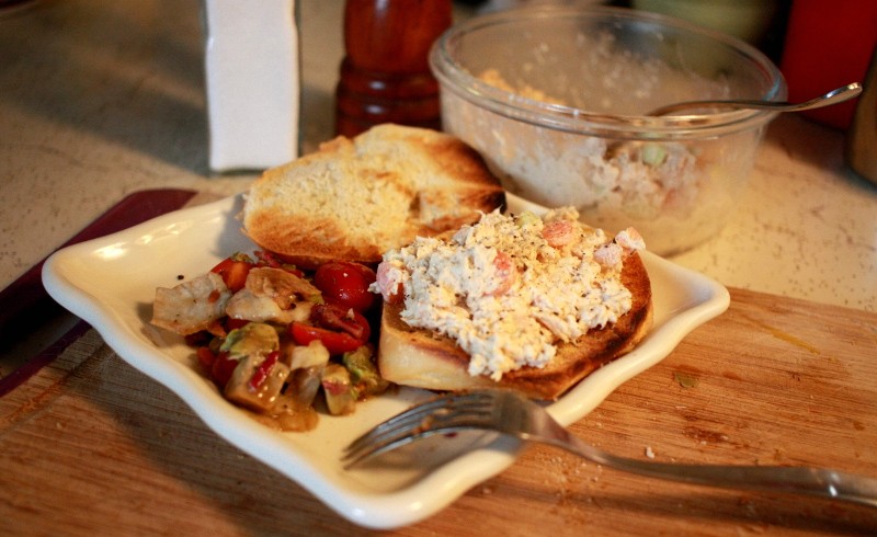 tuna sandwich & salad