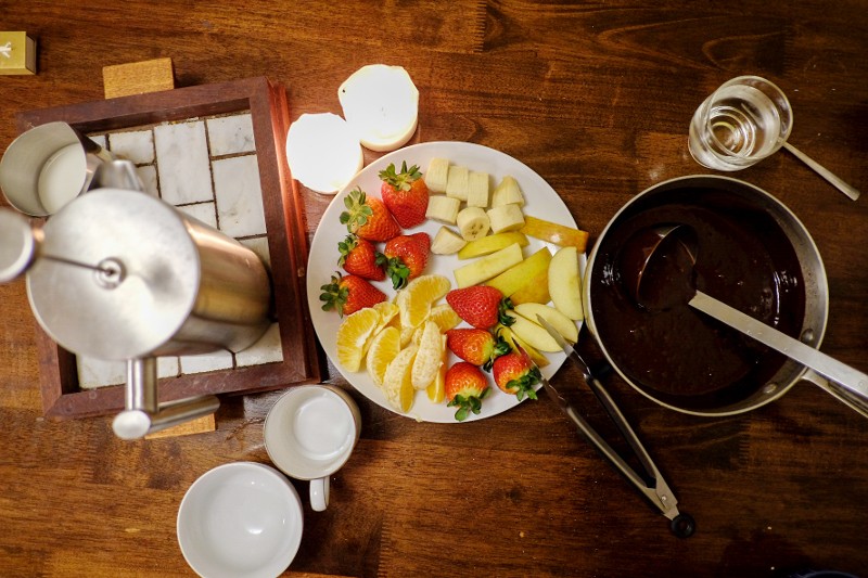 chocolate fondue & fruit