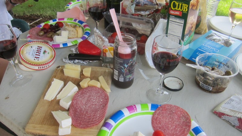 picnic lunch & wine