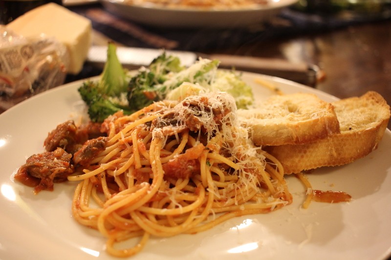 spaghetti, broccoli & garlic bread