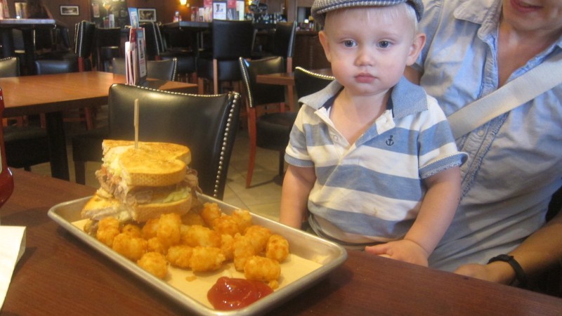 sandwiches & tater tots